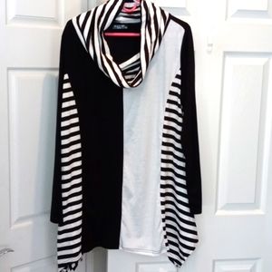 HAN YJ Black and White Cowl Tunic